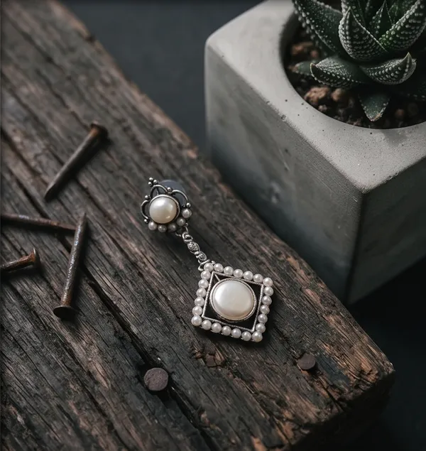 Oxidised_with_Moonstone_&_Pearl_Square_Shape