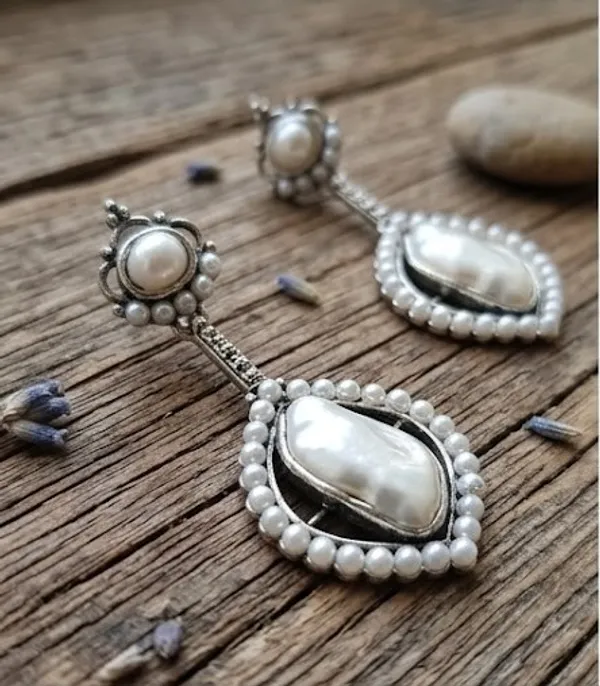 Oxidised_with_Moonstone_&_Pearl_Oval_Shape