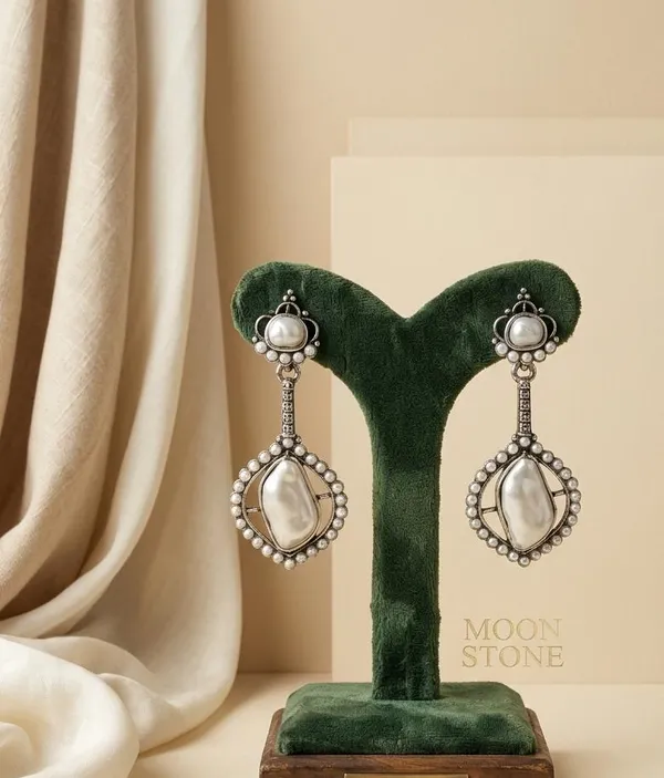 Oxidised_with_Moonstone_&_Pearl_Oval_Shape