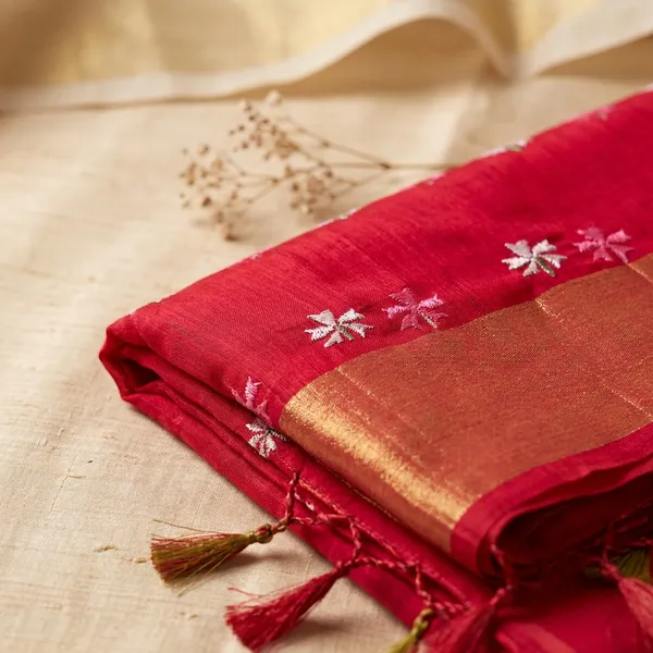 Red_Prajakta_Floral_Cotton_Saree_For_Women