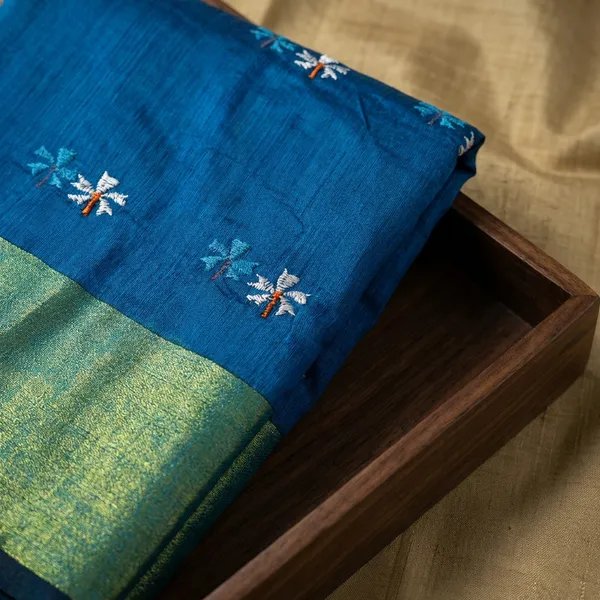 Blue_Prajakta_Floral_Cotton_Saree_For_Women