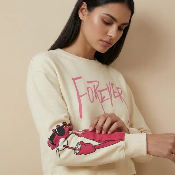 White_Premium_Graphic_Sweatshirt_For_Women