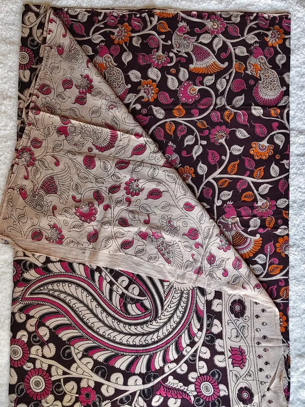 Elegant_Brown_And_Pink_Kalamkari_Cotton_Saree_With_Peacock_Motifs