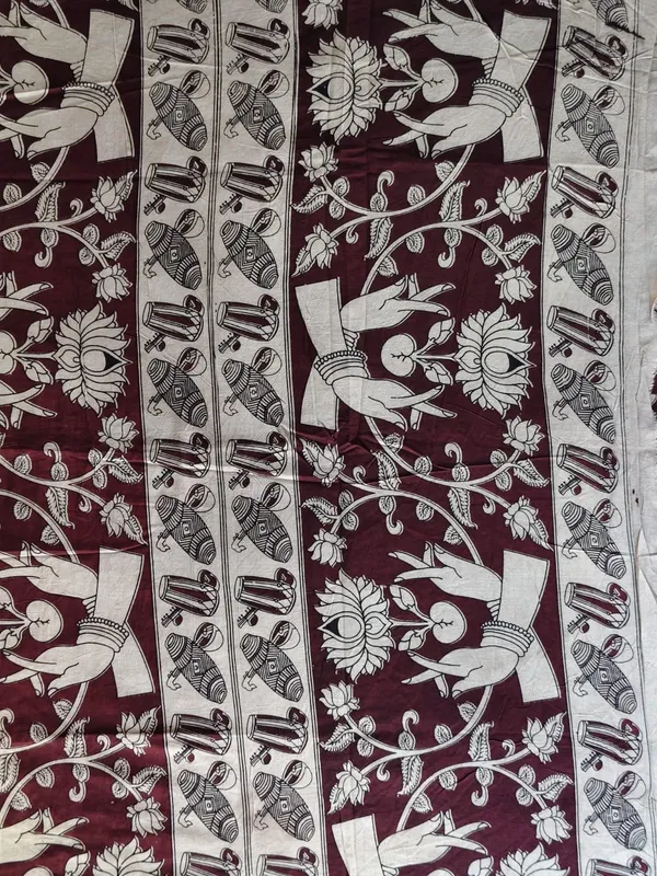 Maroon_Kalamkari_Printed_Saree_With_Traditional_Border_And_Floral_Design