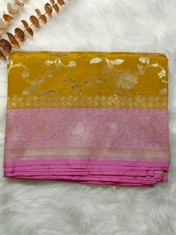 Olive_Green_And_Solid_Rani_Pink_Handloom_Silk_Saree