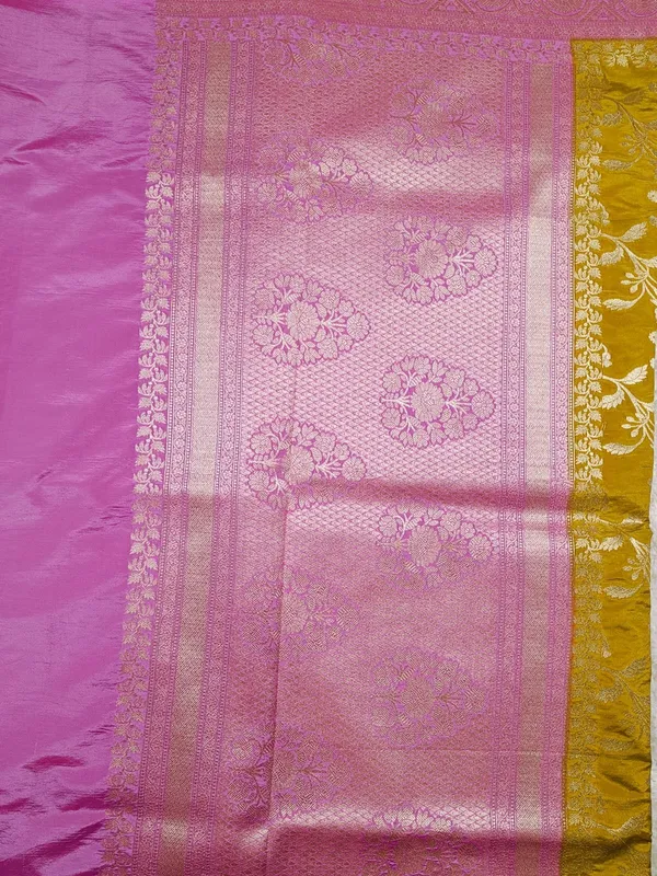 Olive_Green_And_Solid_Rani_Pink_Handloom_Silk_Saree