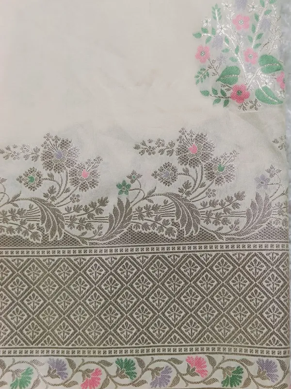 Elegant_Ivory_Banaras_Premium_Katan_Tilfi_Silk_Saree