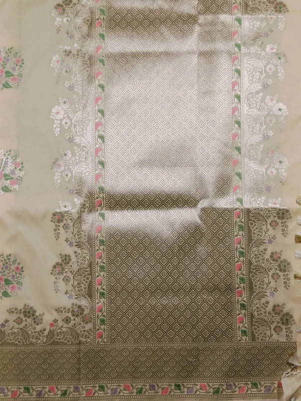 Elegant_Ivory_Banaras_Premium_Katan_Tilfi_Silk_Saree