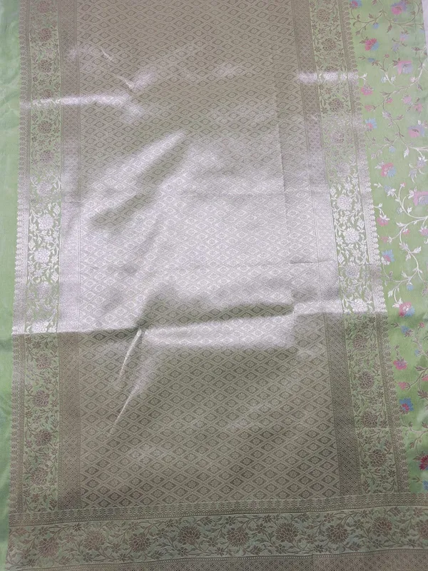 Elegant_Light_Green_Banaras_Premium_Katan_Tilfi_Silk_Saree