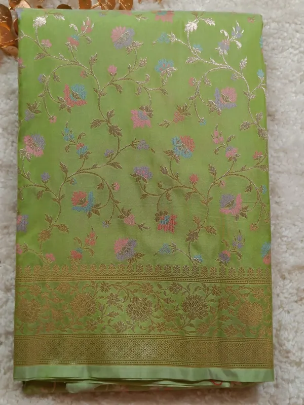 Elegant_Light_Green_Banaras_Premium_Katan_Tilfi_Silk_Saree