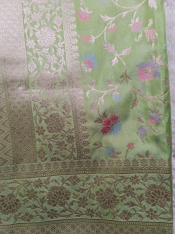 Elegant_Light_Green_Banaras_Premium_Katan_Tilfi_Silk_Saree