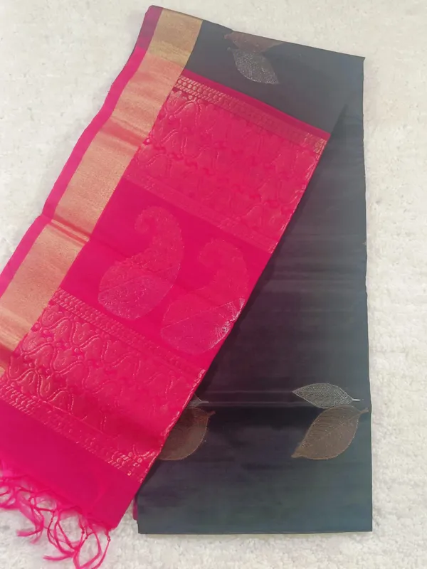 Elegant_Black_And_Pink_Uppada_Handloom_Silk_Saree