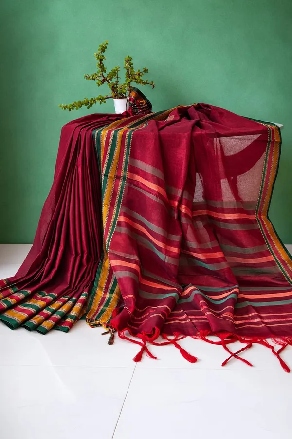 Narayanpet_Cotton_Saree_Maroon_With_Traditional_Border_For_Women