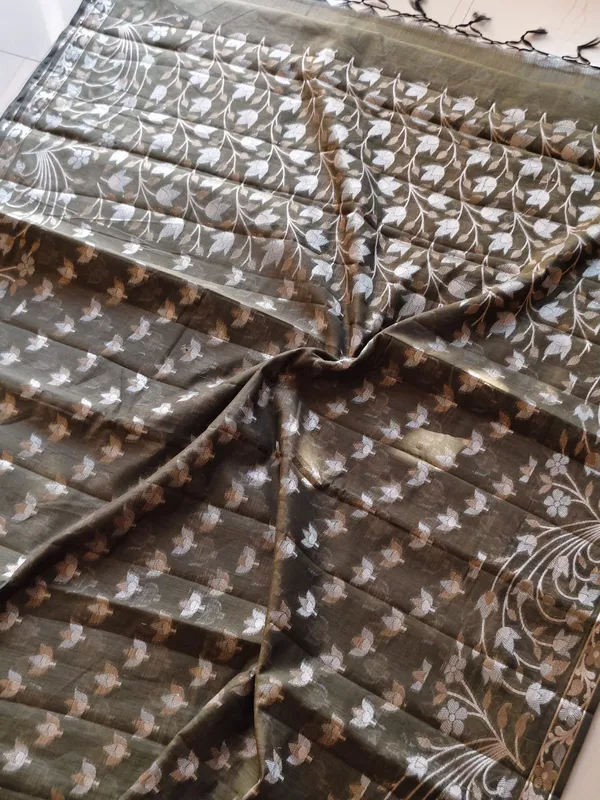 Elegant_Olive_Green_Kota_Doria_Saree_With_Zari_Weaving_For_Women