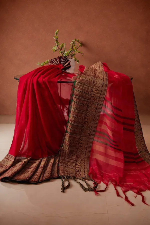 Red_Narayanpet_Cotton_Saree_With_Traditional_Zari_Border_For_Women