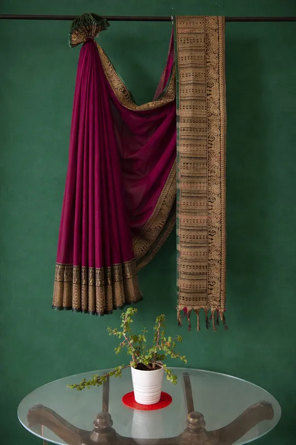 Magenta_Narayanpet_Cotton_Saree_With_Traditional_Zari_Border_For_Women