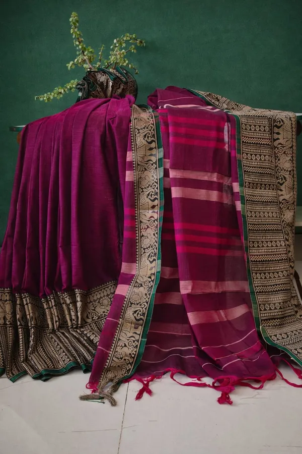 Magenta_Narayanpet_Cotton_Saree_With_Traditional_Zari_Border_For_Women
