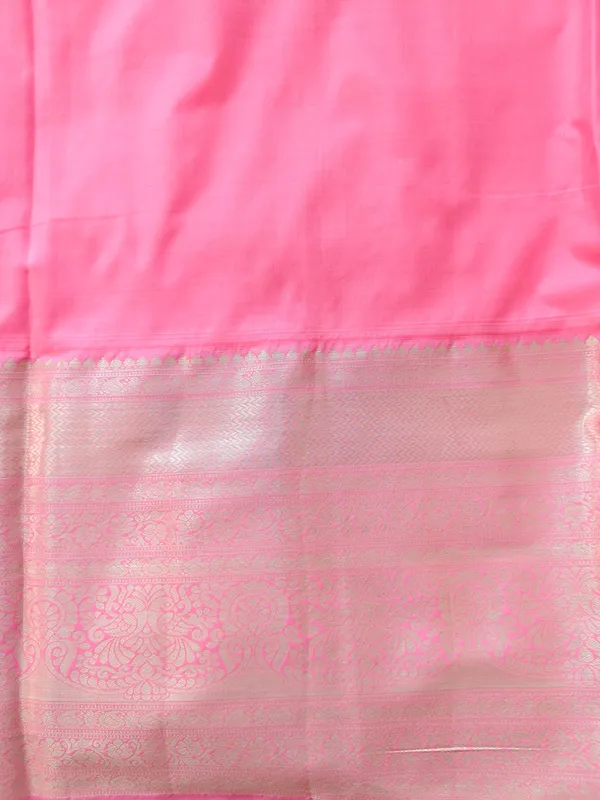 Elegant_Pink_Kanchipuram_Silk_Saree_with_Floral_Motifs