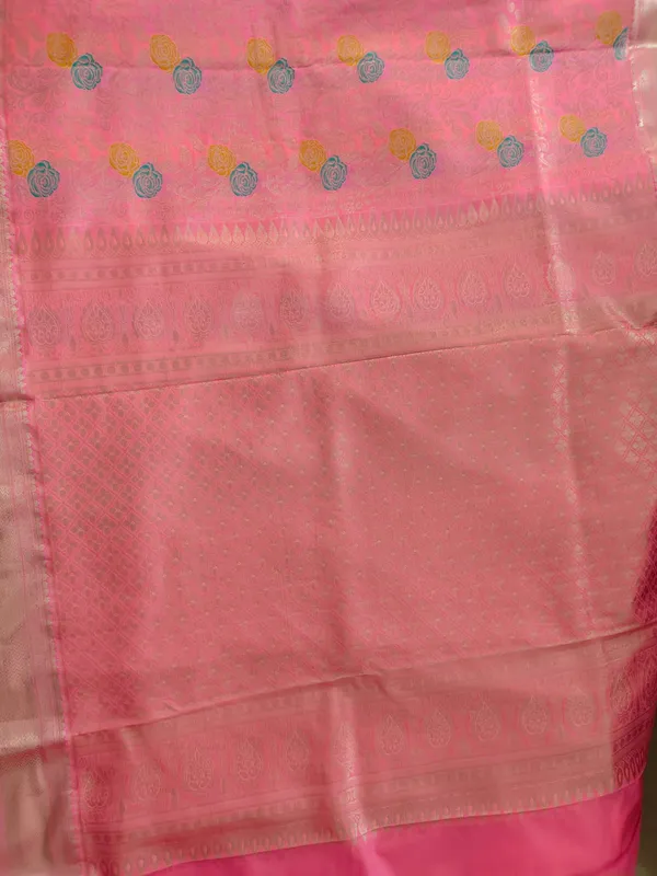Elegant_Pink_Kanchipuram_Silk_Saree_with_Floral_Motifs