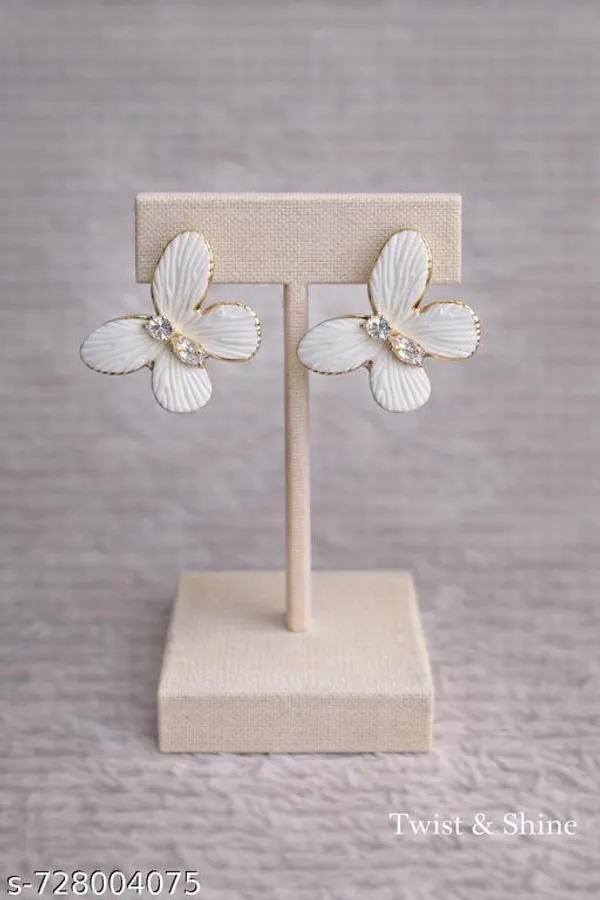 White_Alloy_And_Metal_Premium_Earrings_For_Women_And_Girls