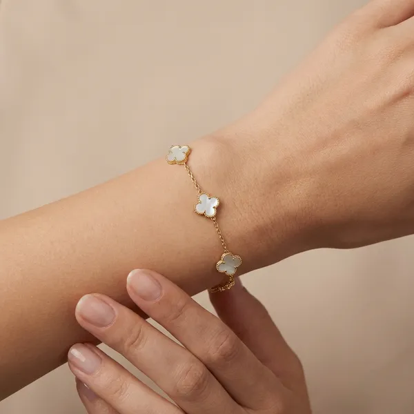 Gold_Alloy_And_Metal_Premium_Bracelet_For_Women_And_Girls