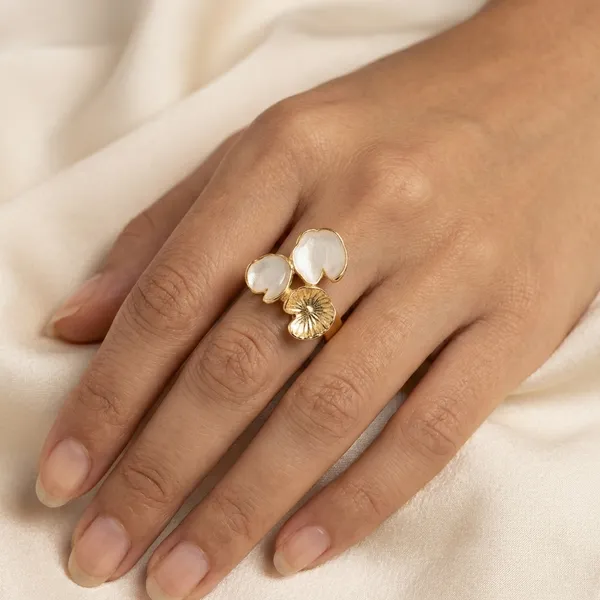 Gold_Alloy_And_Metal_Premium_Finger_Ring_For_Women_And_Girls
