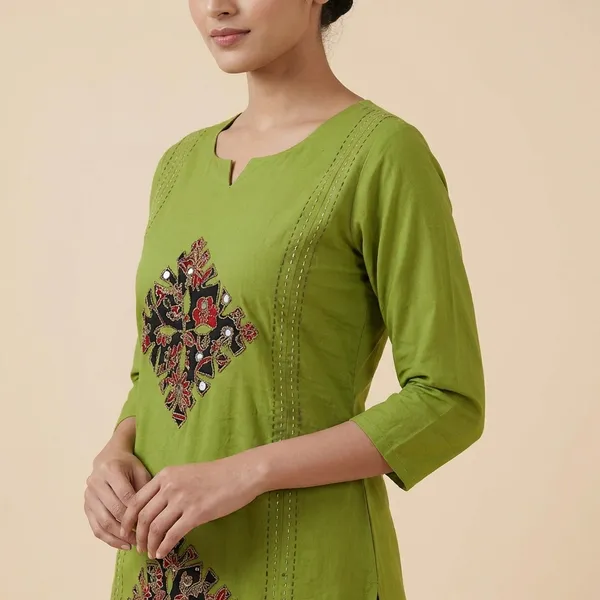 Women's_Embroidered_Ethnic_Kurta_Sets_-_Combo_of_2_(Orange_&_Green)