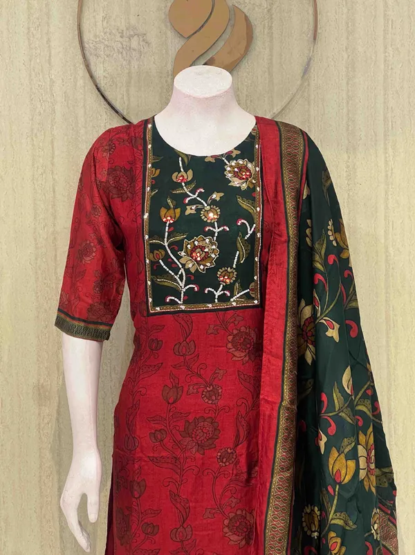 Floral_Red_Cotton_Premium_Kurta_Set_For_Women
