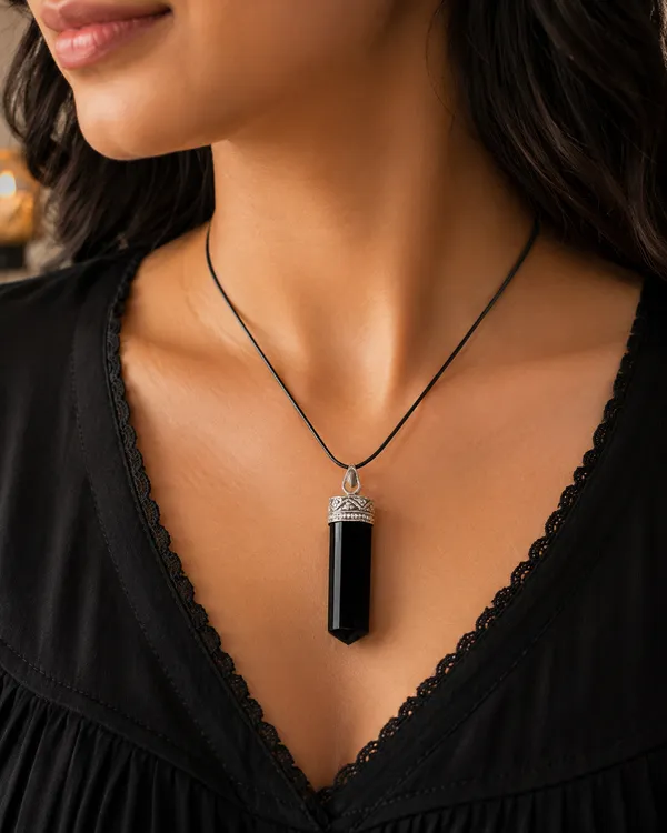 Black_Crystal_Pendant_Necklace_for_Women