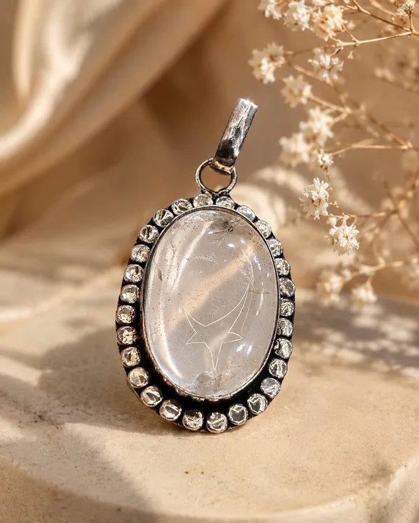 Silver_Toned_Oval_Stone_Pendant_for_Women