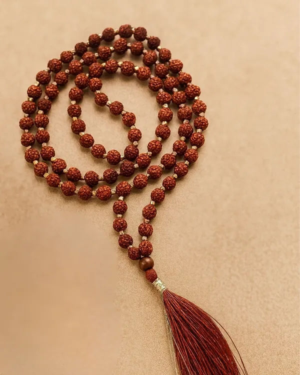Brown_Rudraksha_Bead_Prayer_Mala_for_Devotional_Use