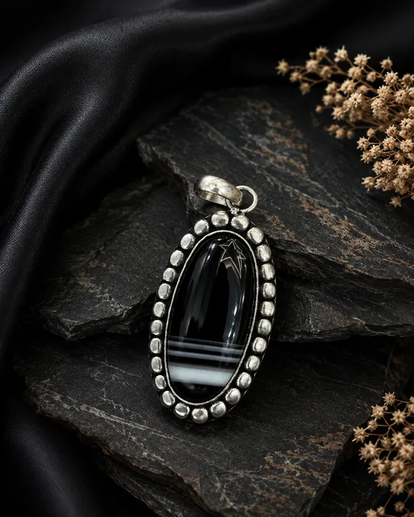 Black_Oval_Stone_Pendant