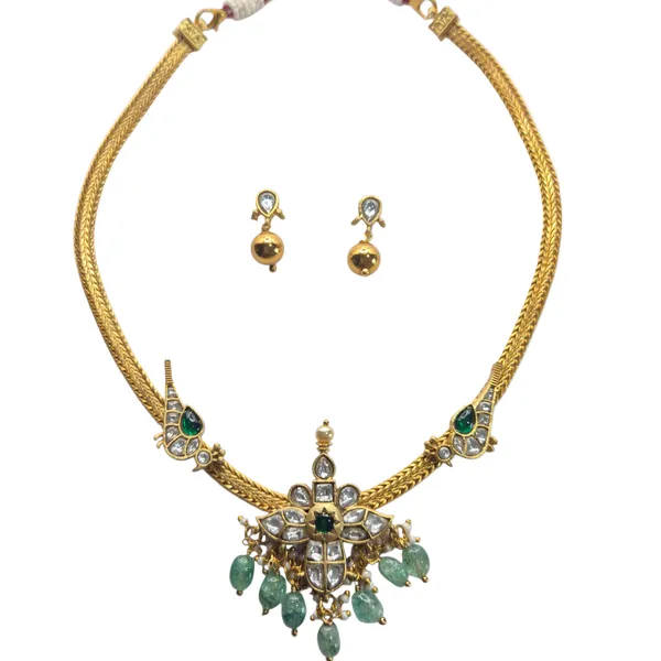 Green_And_Gold_Onyx_&_Kundan_Jewelry_Set_For_Women