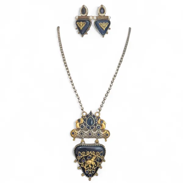 Royal_Blue_Quartz_&_Brass_Jewelry_Set_For_Women