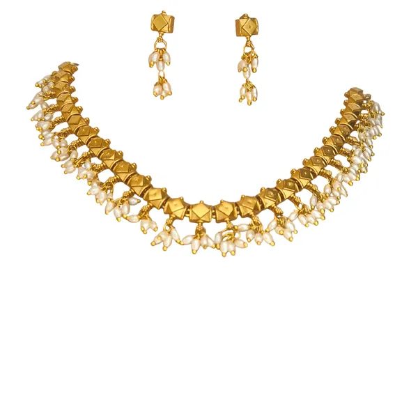 Gold_And_Cream_Pearl_&_Brass_Jewelry_Set_For_Women