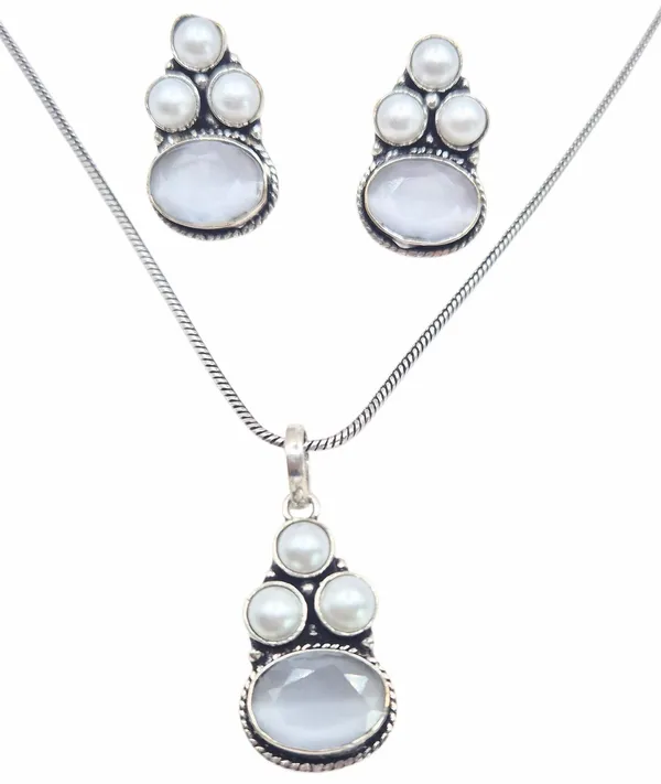 White_Quartz_&_Pearl_Jewelry_Set_For_Women