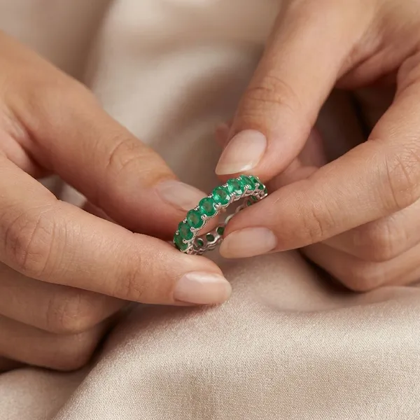 Green_Emerald_&_Silver_Ring_For_Women