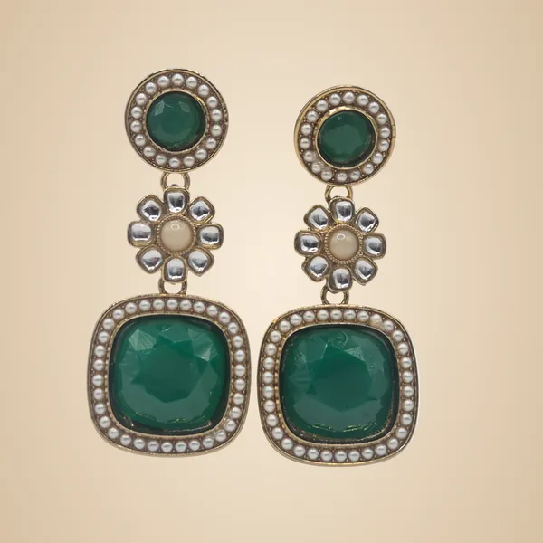Green_Quartz_&_Kundan_Earrings_For_Women