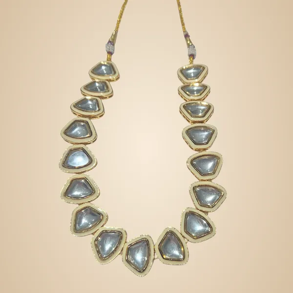 Beige_And_Gold_Enamel_&_Kundan_Necklace_For_Women