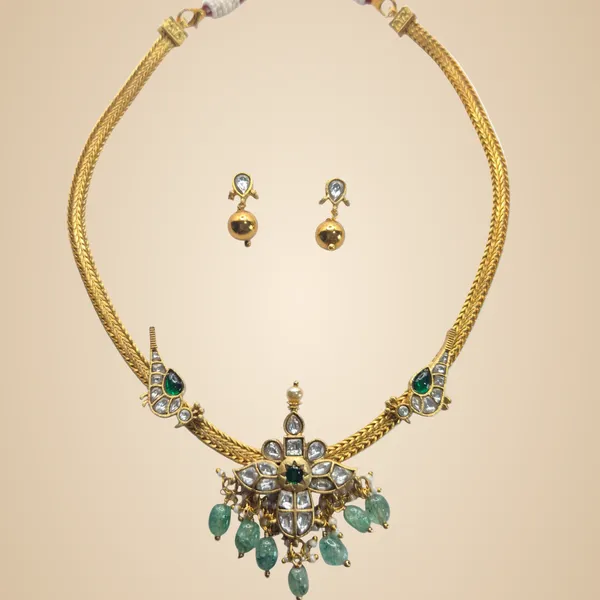 Green_And_Gold_Onyx_&_Kundan_Jewelry_Set_For_Women