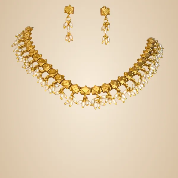 Gold_And_Cream_Pearl_&_Brass_Jewelry_Set_For_Women