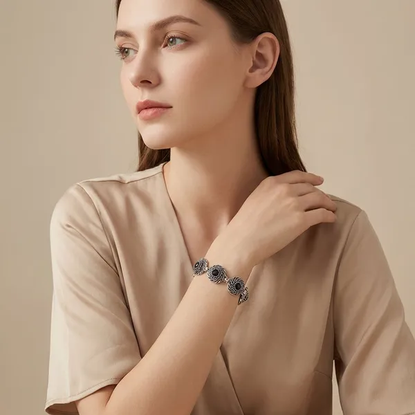 Black_Metal_&_Stone_Bracelet_For_Women