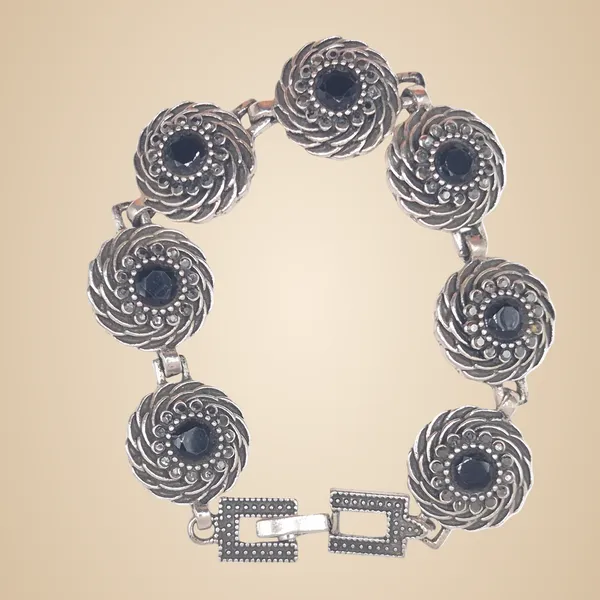 Black_Metal_&_Stone_Bracelet_For_Women