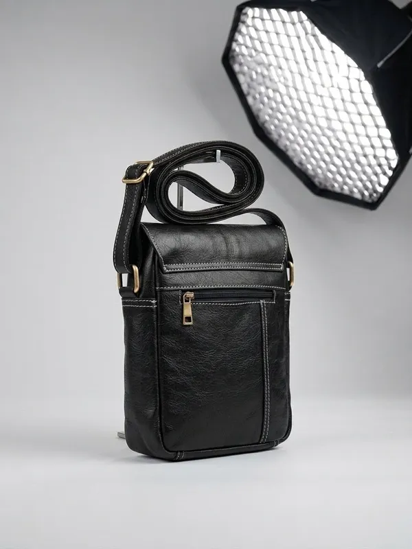 Oil_Pull-Up_Leather_Messenger_Bag_-_Crossbody_Satchel_for_Office,_College,_Travel
