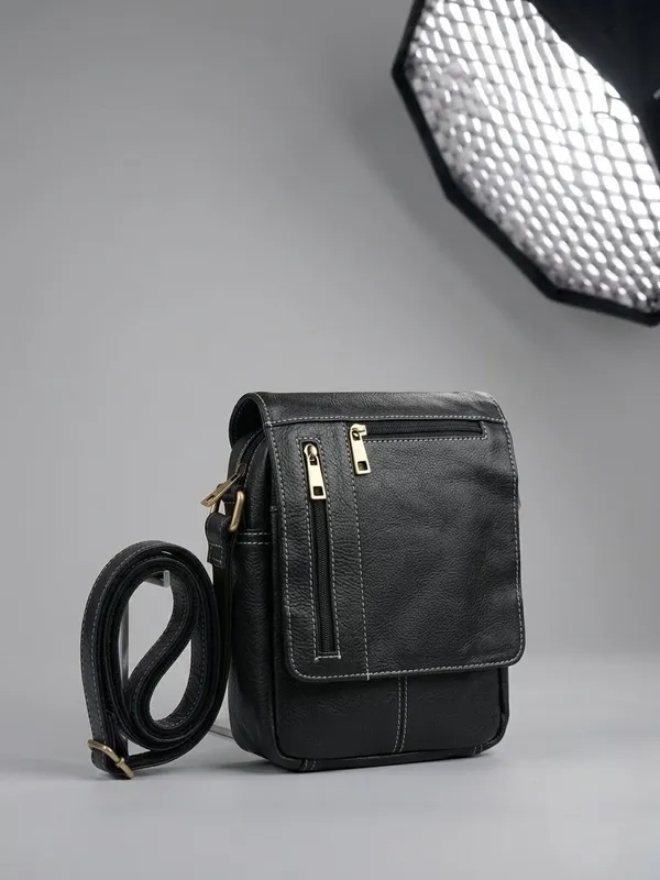 Oil_Pull-Up_Leather_Messenger_Bag_-_Crossbody_Satchel_for_Office,_College,_Travel
