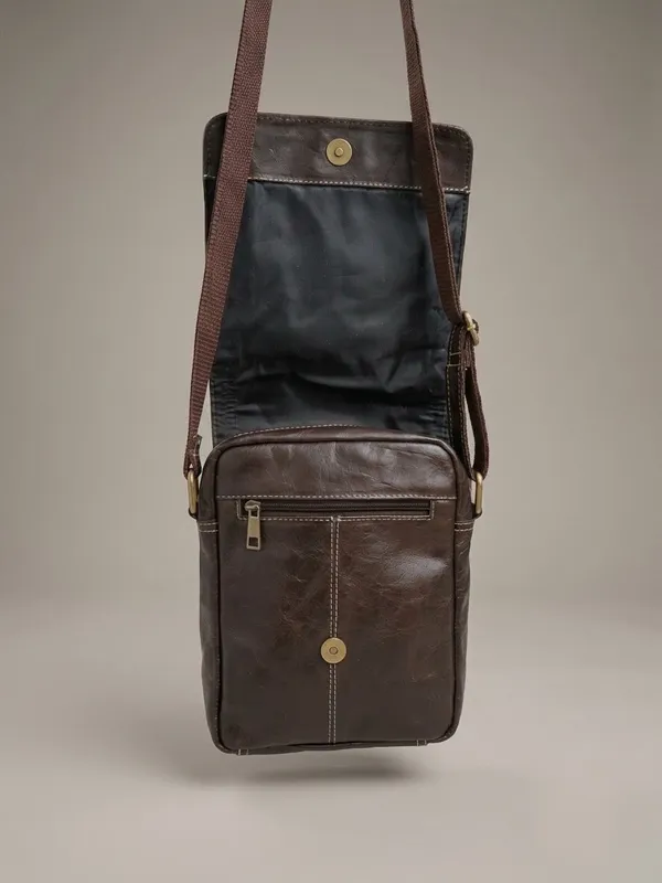 Oil_Pull-Up_Leather_Messenger_Bag_-_Crossbody_Satchel_for_Office,_College,_Travel