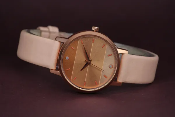 Peach_Genuine_Leather_Quartz_Analog_Watch_For_Girls