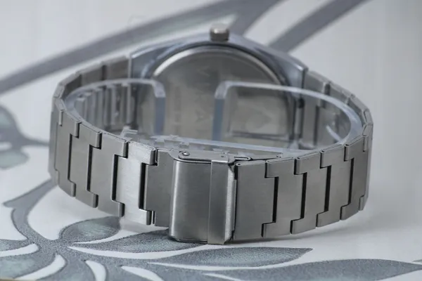 Silver_Stainless_Steel_Quartz_Analog_Watch_For_Men