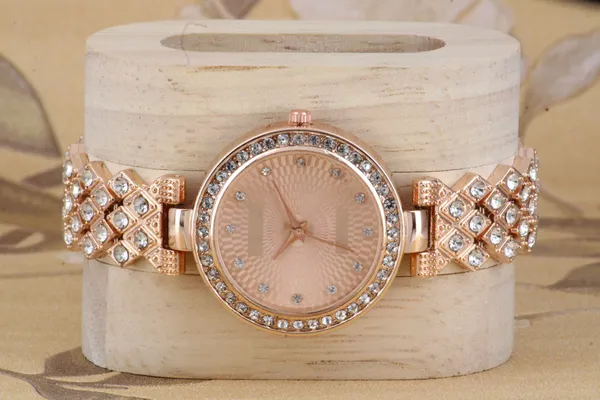 Rose_Gold_Metal_Quartz_Analog_Watch_For_Girls