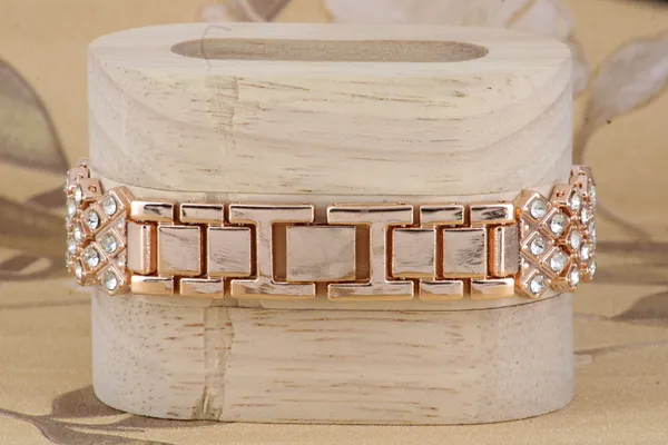 Rose_Gold_Metal_Quartz_Analog_Watch_For_Girls